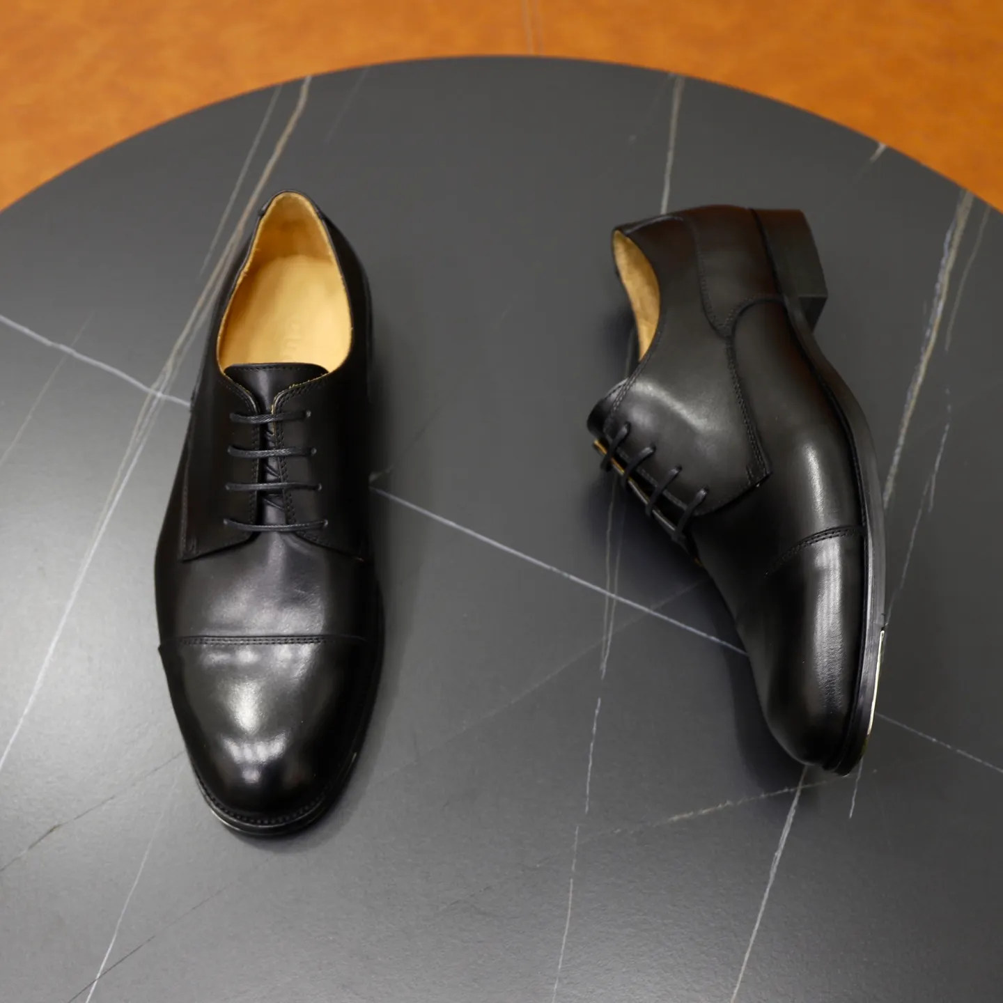 Men's shoes 💰660💰🙅‍♂️🙅‍♂️🙅‍♂️Niuli Brand: Gucci GuCCI Standard code: Men's code 39-44 (45 can be customized) Grade: Same style as the official website Original quality Material: Original cowhide surface Comfortable cowhide lining Original outsole Style category: Men's fashionable casual leather shoes Distinguished big-name luxury elements, top luxury Color: actual picture color
